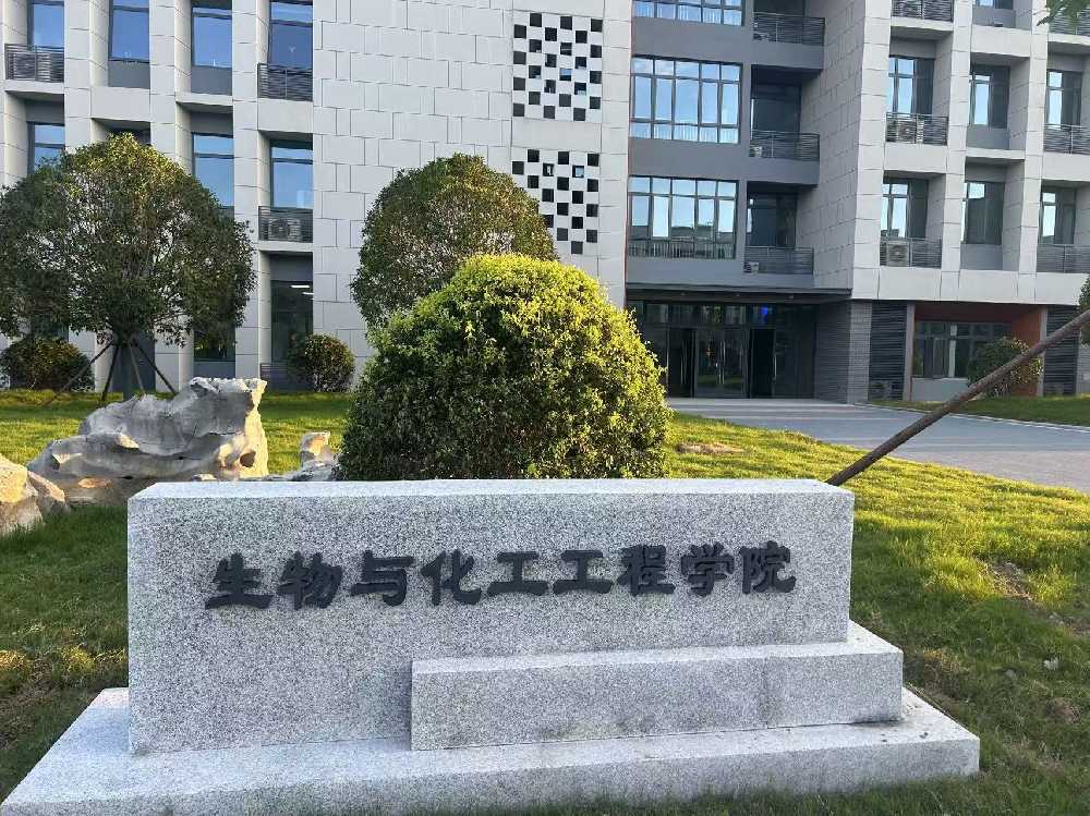 南乐县扬州职业大学体育场高杆灯项目